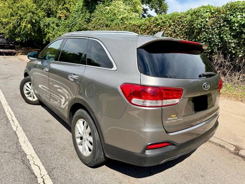 Gray 2016 Kia Sorento LX