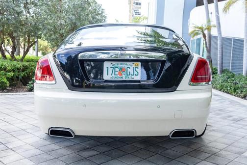 White 2014 Rolls-Royce Wraith Base