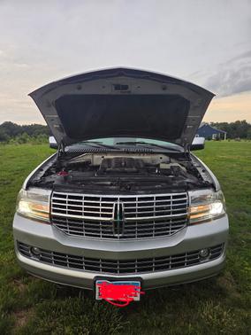 Silver 2013 Lincoln Navigator Base