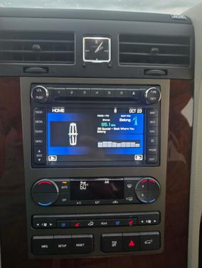 Silver 2013 Lincoln Navigator Base