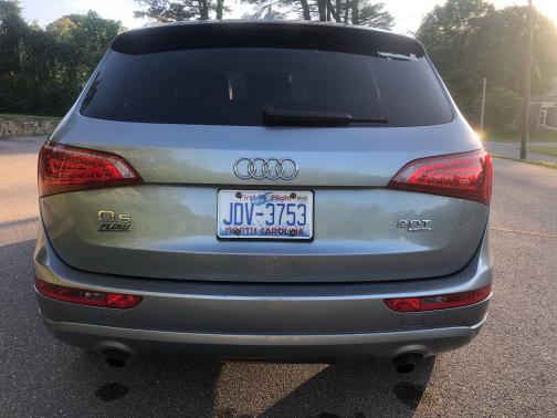 Photo 4 of 8 of 2011 Audi Q5 2.0T Premium