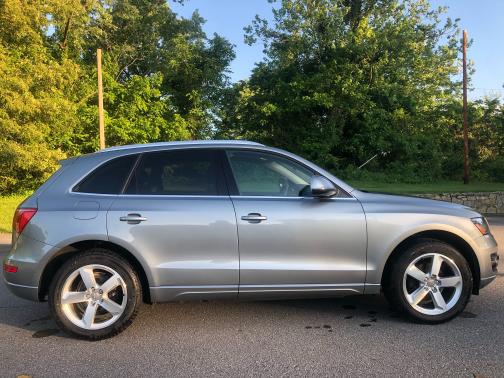 Photo 2 of 8 of 2011 Audi Q5 2.0T Premium