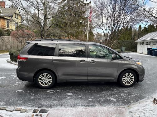 2014 Toyota Sienna XLE