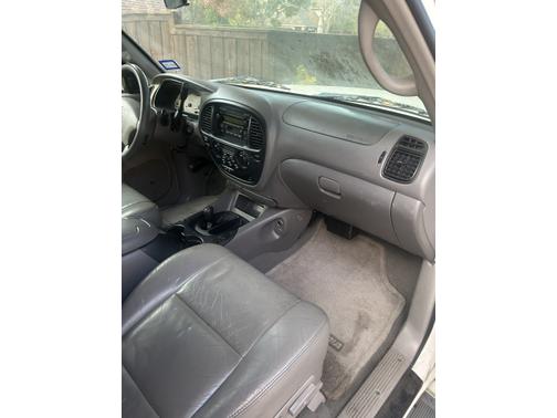 2004 Toyota Sequoia SR5