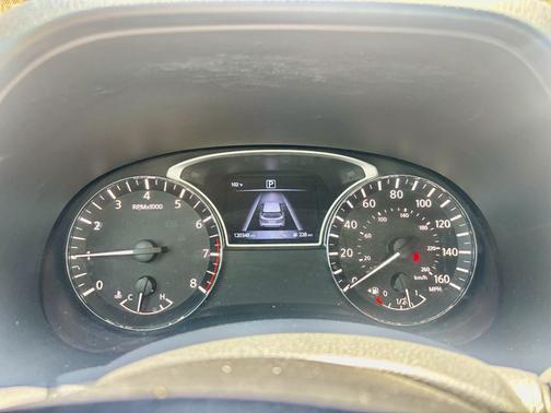 White 2017 Nissan Pathfinder SL