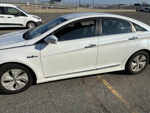 White 2014 Hyundai SONATA Hybrid Base