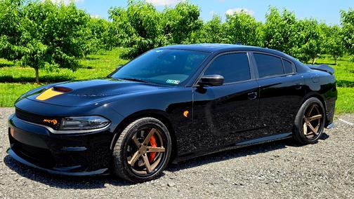 Black 2018 Dodge Charger SRT Hellcat
