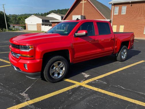Red 2018 Chevrolet Silverado 1500 2LT