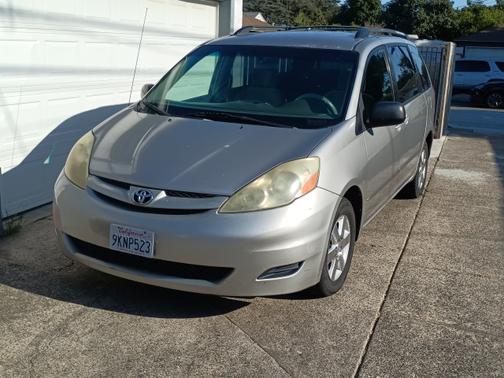 Silver 2006 Toyota Sienna LE