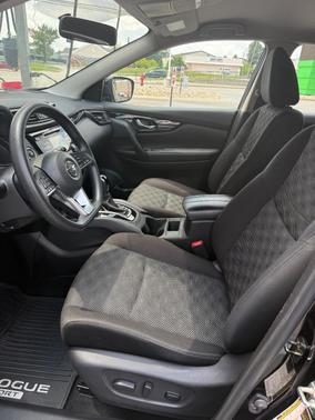 Black 2018 Nissan Rogue Sport SV