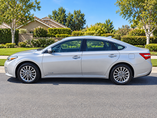 Silver 2018 Toyota Avalon Hybrid XLE Plus
