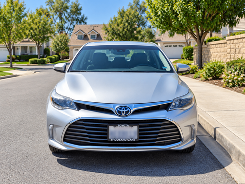 Silver 2018 Toyota Avalon Hybrid XLE Plus