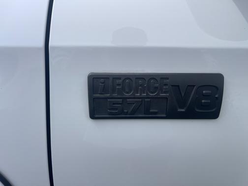 White 2015 Toyota Tundra SR5