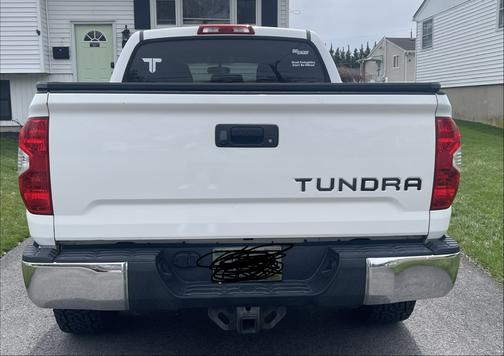 White 2015 Toyota Tundra SR5