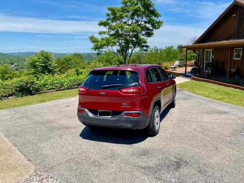 Red 2014 Jeep Cherokee Sport
