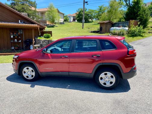 Red 2014 Jeep Cherokee Sport