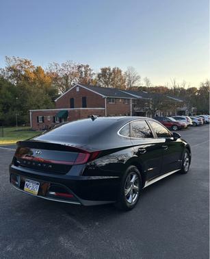 Black 2022 Hyundai SONATA SE