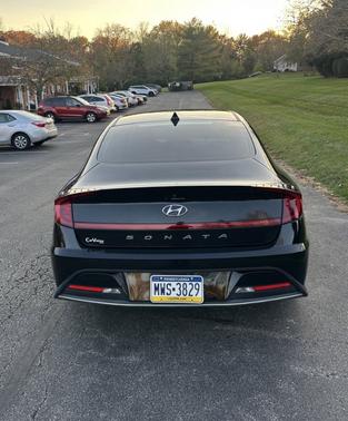 Black 2022 Hyundai SONATA SE