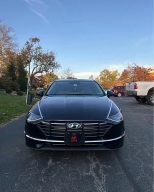 Black 2022 Hyundai SONATA SE