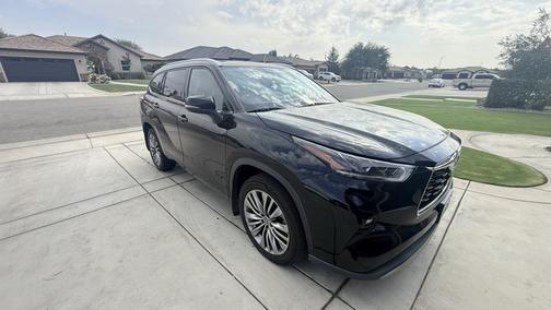 Black 2021 Toyota Highlander Platinum