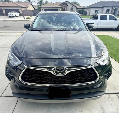 Black 2021 Toyota Highlander Platinum