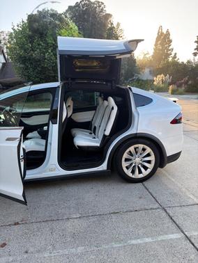 White 2018 Tesla Model X 100D