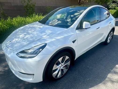 White 2023 Tesla Model Y AWD