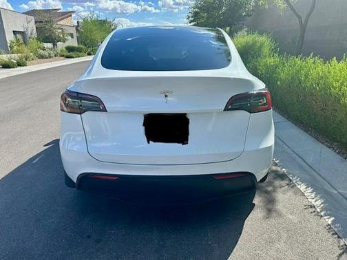 White 2023 Tesla Model Y AWD