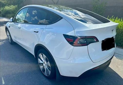 White 2023 Tesla Model Y AWD