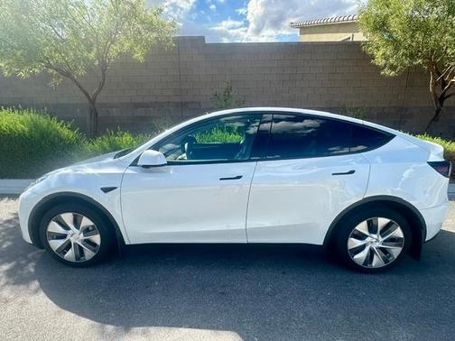 White 2023 Tesla Model Y AWD