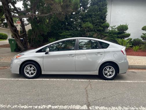 Silver 2010 Toyota Prius III