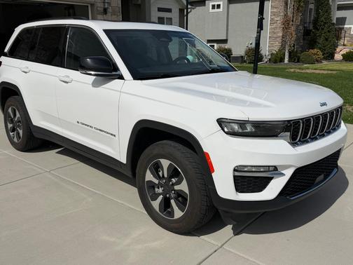 White 2023 Jeep Grand Cherokee 4xe Base