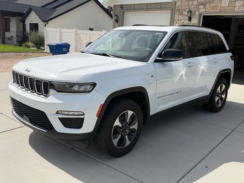 White 2023 Jeep Grand Cherokee 4xe Base