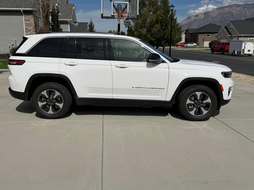 White 2023 Jeep Grand Cherokee 4xe Base