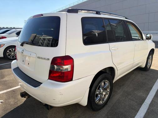 White 2005 Toyota Highlander Limited
