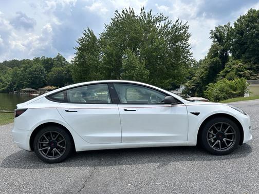 White 2019 Tesla Model 3 Standard Range Plus
