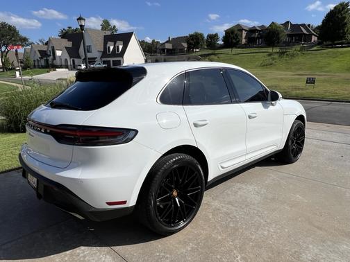 2023 Porsche Macan Base