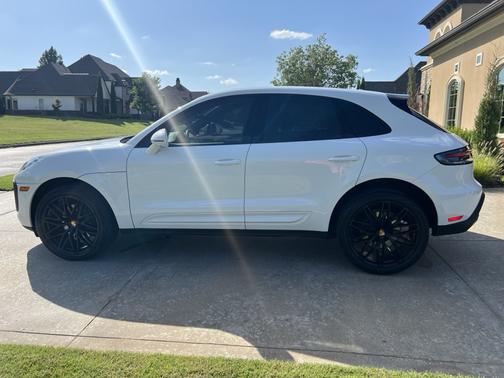 2023 Porsche Macan Base