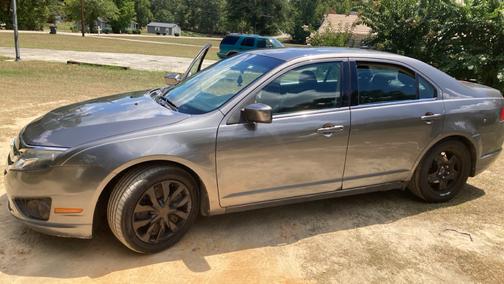 Gray 2011 Ford Fusion SE