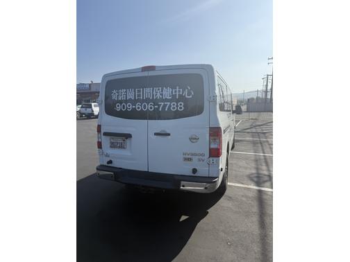 2013 Nissan NV Passenger NV3500 HD SV V8