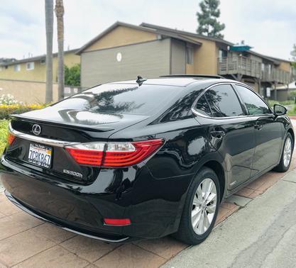 2013 Lexus ES 300h Base