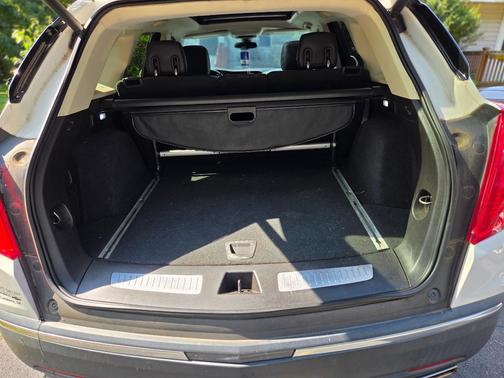 White 2019 Cadillac XT5 Luxury
