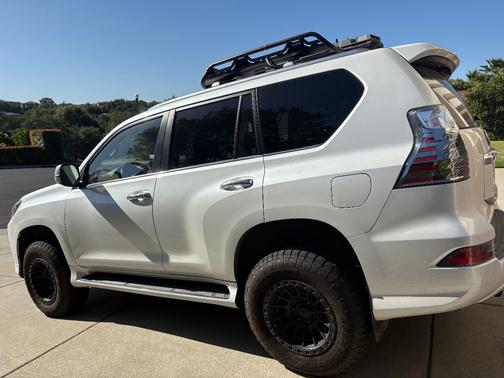 White 2023 Lexus GX 460 Premium