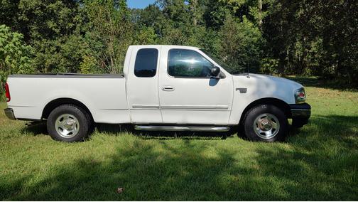 White 2003 Ford F-150 XLT SuperCab