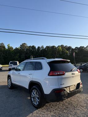 White 2016 Jeep Cherokee Latitude