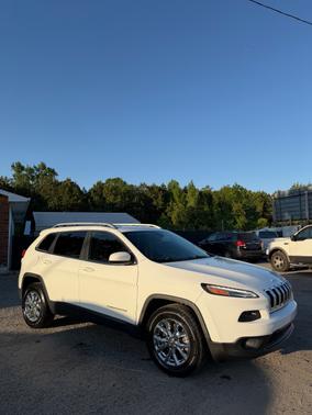 White 2016 Jeep Cherokee Latitude