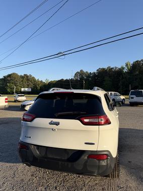 White 2016 Jeep Cherokee Latitude