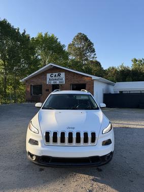 White 2016 Jeep Cherokee Latitude