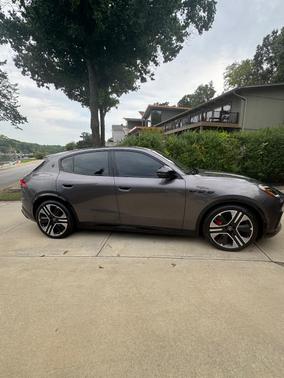 Gray 2025 Maserati Grecale Folgore AWD