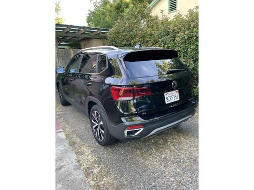 Photo 3 of 15 of 2022 Volkswagen Taos 1.5T SE